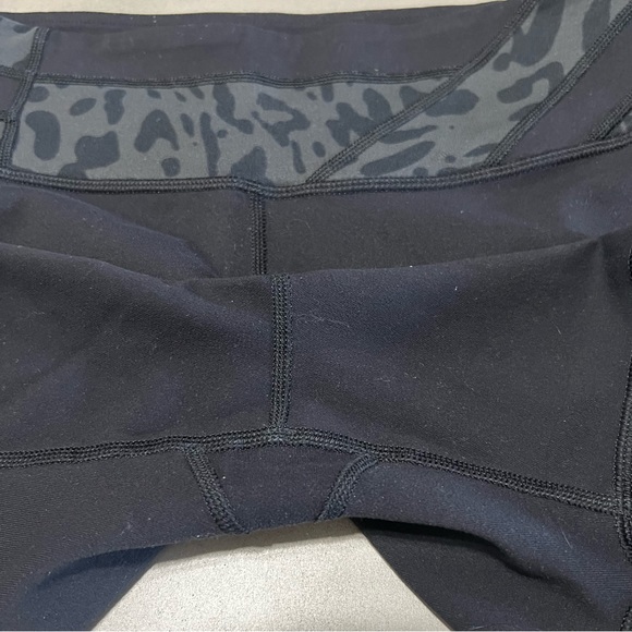 LULULEMON Groove Short 5” Reversible - Picture 3 of 8